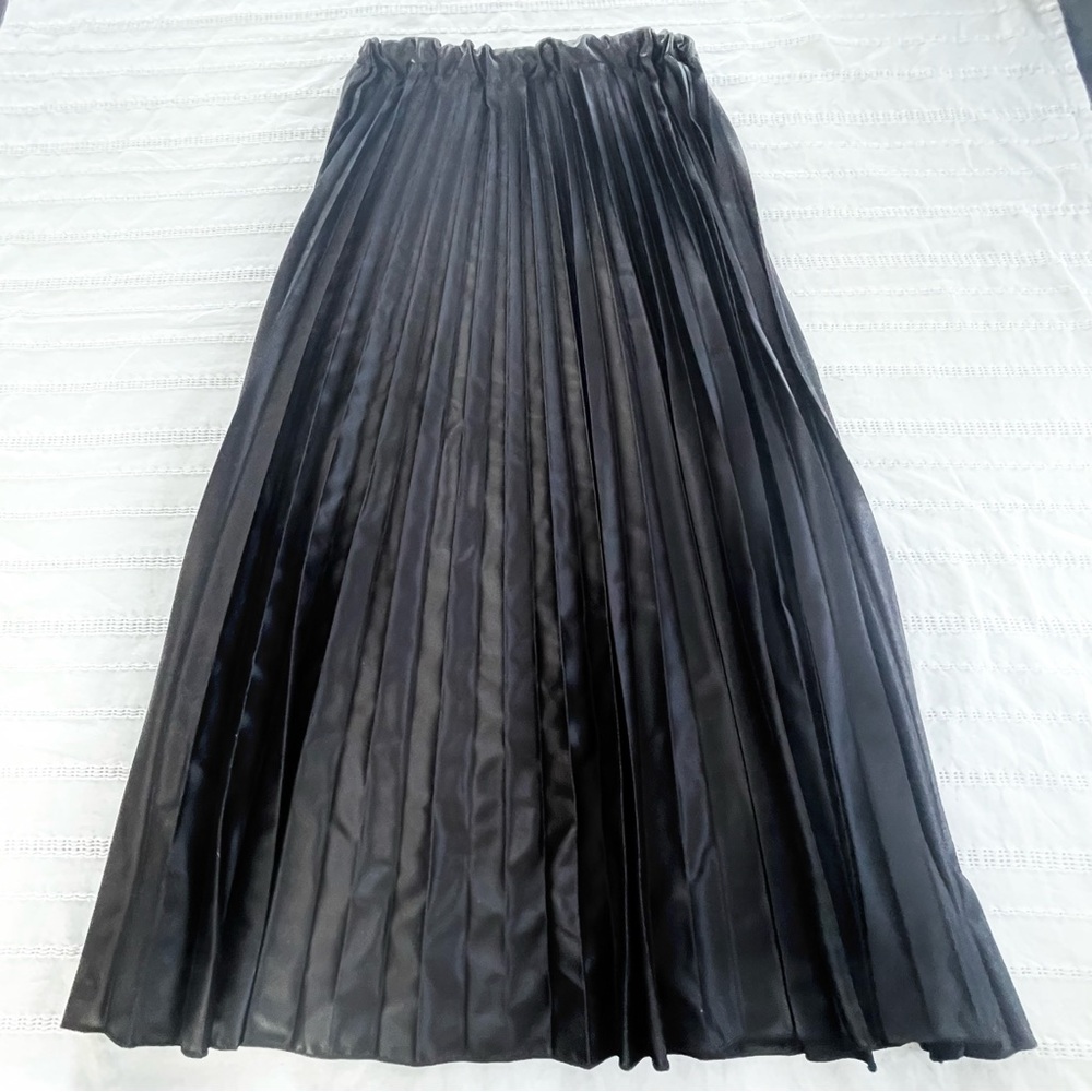 Shiny Black Pleated Midi Skirt Size L
